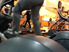 gym bubble butt latina