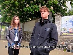 Action sex folle par une pute adolescente et un riche chasseur qui paie