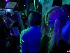 Blond, Pijpbeurt, Aangekleed, Sperma shot, Dansen, Sperma in gezicht, Kut duiken, Zuigen